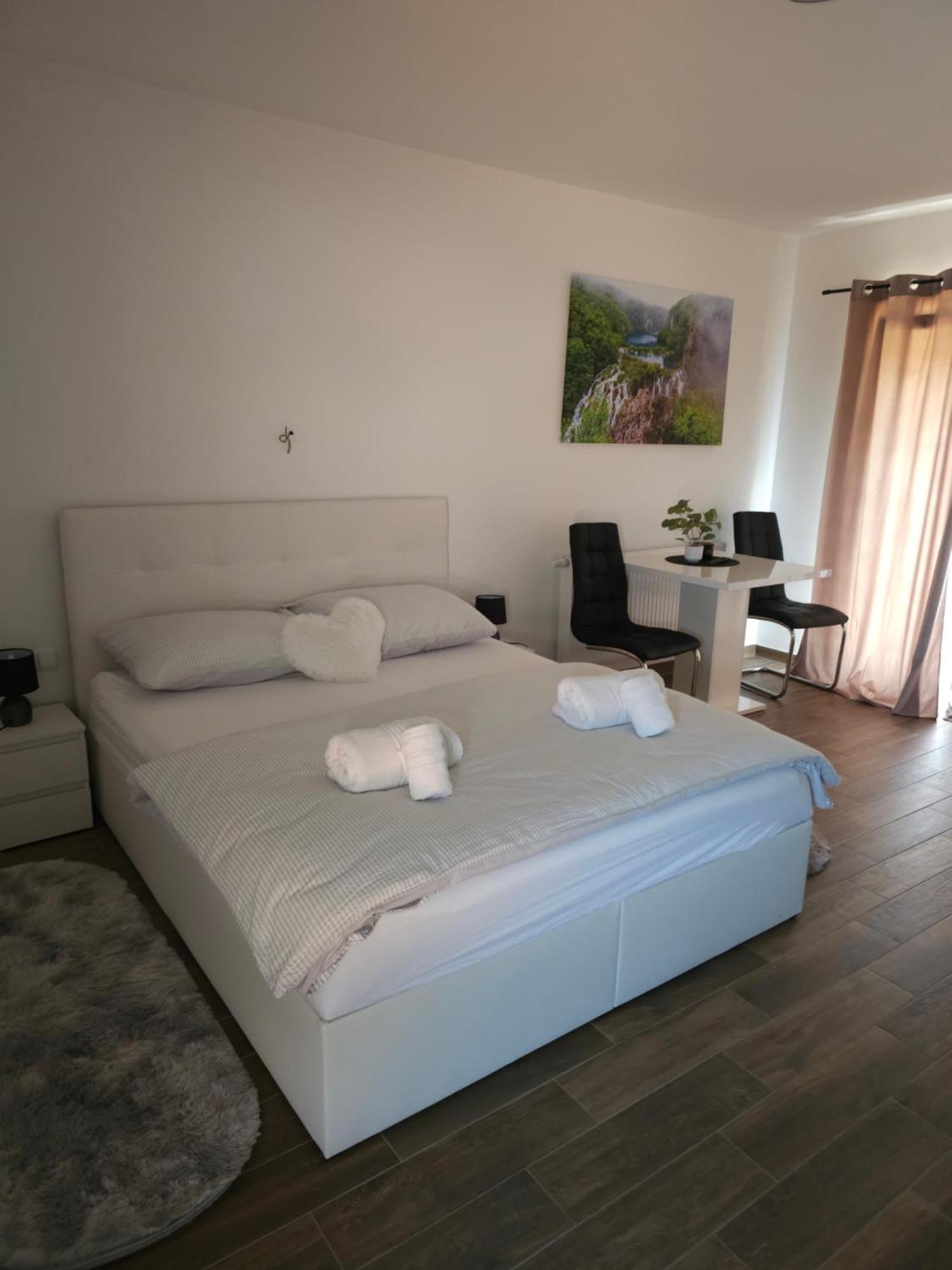 Guest House Macic โคเรนนิซา ภายนอก รูปภาพ