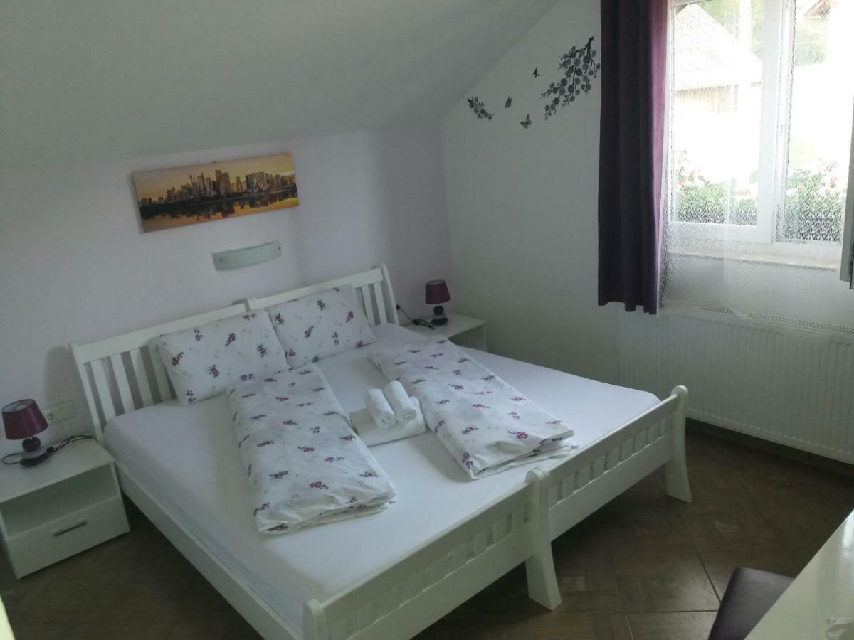 Guest House Macic โคเรนนิซา ภายนอก รูปภาพ